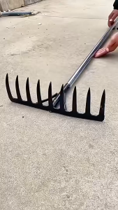 12 Teeth Carbon Steel Leaf Rake Head Garden Cleaning Tool Loosening Soil Nail Rake Tool Iron Gardening Hoe Weeding Rake Farm Tool for Garden Farmland