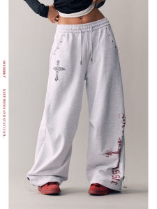 Quần jogger cotton cổ điểnSlim Fit in chữ thập trang trí đinh tán