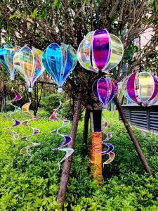 Colorful round Ball Six-Color Windmill Hot Air Balloon Outdoor Park Kindergarten Activity Decoration Sports Event Toy Windmill