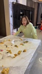 Disposable Bundle Mouth Table Cloth Thickened Transparent Waterproof Oil Proof No Wash Meal Convenient