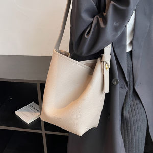 Retro Large Capacity Bucket Bag Fashionable Commuter Crossbody Bag Womens Handbag Soft PU Leather Magnetic Buckle Clasp