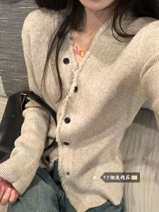 French Vintage V-Neck Long Sleeve Knitted Open Cardigan Womens Slimming Soft Cozy Winter Outerwear Casual Style Regular Fit