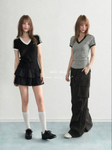 ARCG | V-Neck Lace Trimmed Fitted Short Sleeve T-Shirt