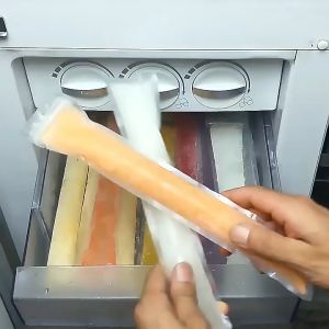 Satu Keluarga Plastik Es Lilin Ziplock Panjang C1127 Klip Plastik Es Mambo Stick Ice Bags Homemade