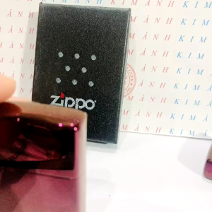 Bật lửa hộp quẹt ZIPPO màu Tím mộc đáy La Mã loại trơn bóng Kim Ánh nhập hàng cao cấp vỏ bằng đồng có dán tem đỏ