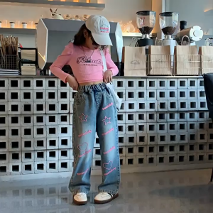 กางเกงยีนขากว้าง เด็กผู้หญิง กางเกงขายาวเด็กแฟชั่น ดาว การออกแบบปัก เอวยางยืด เวอร์ชั่นเกาหลี แฟชั่น ความงาม 130-160cm