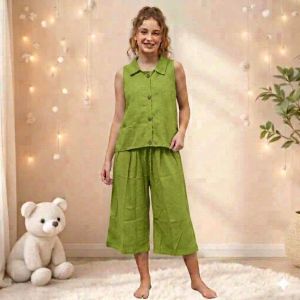 ARA TERNO TOKONG PLAIN FOR WOMEN FREESIZE FOR SMALL TO LARGE SIZE - Sleeveless top with buttons drawstring shorts burgundy color casual wear home setting.