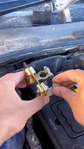 Công tắc nguồn ắc quy xe hơi có hộp nhựa bảo vệ