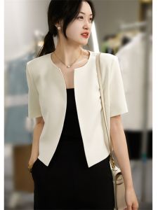 สลิมฟิต อะซิเตทสั้น เสื้อแจ็คเก็ต เรียบง่าย คุณภาพ ฤดูร้อน เสื้อแจ๊กเก็ตแขนสั้นคอกลมบางสวมใส่ได้ เรียบหรู และ หลากหลาย