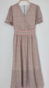 Tea break French-style small floral dress womens summer V-neck puff sleeve waist gentle style chiffon long skirt over the knee