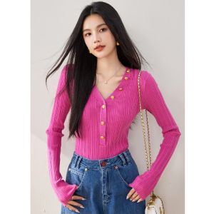 2025 New Style French Elegant Pink V-neck Metal Buckle Slimming Knitted Base Shirt Autumn Sweet Style Regular Sleeve Length