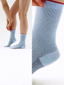 Solid Color Moisture-wicking Breathable Anti-bacterial Womens Mid-calf Socks