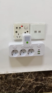 Stop Kontak 4 Lubang USB Type C Dengan Tombol Saklar Terminal Colokan Listrik Dinding 8625UL