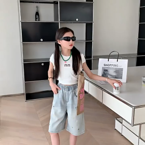 130-160cm กางเกงยีนส์ขาสั้นเด็กผู้หญิง ยีนส์เด็ก เด็กโต แฟชั่นฤดูร้อน ผ้าคุณภาพดี เอวยางยืด การออกแบบปัก