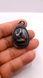 K512 พระปิดตา หลวงพ่อบ๊วย วัดท่าลาด เลี่ยมกรอบพระโบราณ ขนาด2.5x4.0ซม. พระสวยงาม คมชัด สำหรับบูชาเก็บสะสมหรือเป็นของขวัญเพื่อสิริมงคล