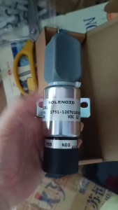 SOLENOID CHUỘT TẮT MÁY ĐIỆN ÁP 12V MÃ 1751-12E7U1B1S5A 3 DÂY