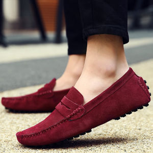 รองเท้าผ้าใบหนังสำหรับขับรถแบบลำลองสำหรับผู้ชาย รองเท้าลำลองหนังแท้แบบมีลวดลายสีล้วนสไตล์เกาหลีสำหรับใส่ไปทำงาน