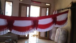 Bendera Background Merah Putih & Desain Elegan Untuk Hiasan Dinding Gedung