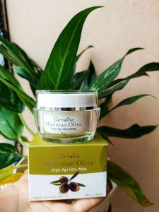 เมอร์เนี่ยน โอลีฟ เวอร์จิ้น  เอจ อัลตร้า ไวท์ ครีมมะกอกบำรุงผิวหน้า