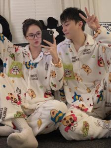 ชุดนอนผ้าฟลานเนลหนา อบอุ่น ลายการ์ตูนญี่ปุ่น สำหรับผู้ชายและผู้หญิง ชุดนอนแบบมีฮู้ด แขนยาว ฤดูหนาว ชุดนอนคู่