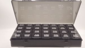 Tổ chức viên thuốc hàng tháng 28 ngày Hộp viên thuốc được tổ chức theo tuần lớn 4 tuần một tháng trường hợp viên thuốc với bụi chống bụi cho viên thuốc / vitamin / dầu cá / bổ sung