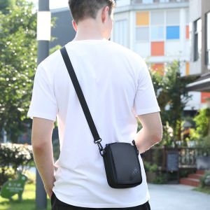 HK กระเป๋ากันน้ำกระเป๋าสะพายไหล่สำหรับผู้ชายกระเป๋าคนส่งเอกสารพาดลำตัวพัดลมพกพาลำลองสีดำ