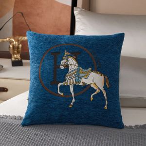 Luxury-Style Fashion Cable Knit Creative Print Soft and Comfortable Throw Pillow Cover