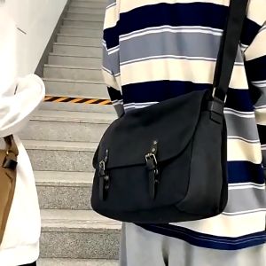 Fashionable & Simple Shoulder Bag: A Guide to Men's & Women's Crossbody Bags
