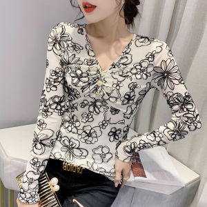 Áo sơ mi mặc trong lưới Yimei in thời trang áo thun dệt hoa dài tay 2023 mùa thu mới áo cổ chữ V gợi cảm