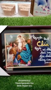 Bức Tranh Laminated Truyền Thống Công Giáo Gia Đình Thánh Gia 40x30cm