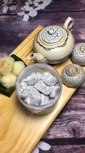 Bánh chè lam mix vị loại hộp nhựa 300G - Bánh chè lam thơm ngon