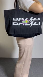 กระเป๋าผ้า Bazzi รุ่นใหม่ 2025 limited กระเป๋าผ้ามินิมอล สรีนลายพิเศษขนาด 45x35cm กระเป๋าผ้าอย่างหนา