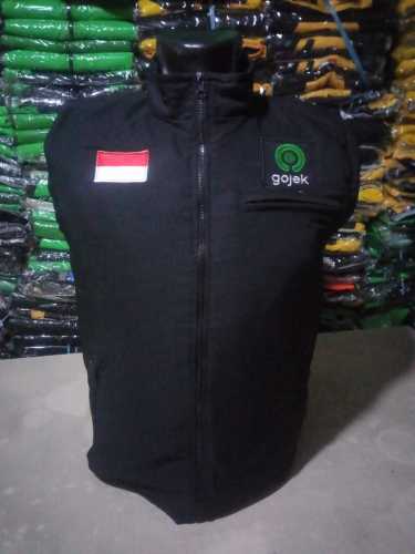 Cara Memadukan Rompi Gojek Polos dan Stiker Reflektif untuk Visibilitas Malam