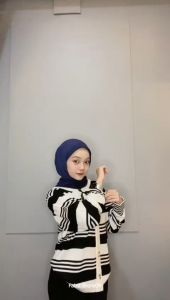 ASIRA SWEATER RAJUT PITA MOTIF STRIPE WANITA LENGAN PANJANG