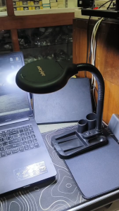 โคมไฟขยาย LED 5X 10X พร้อมไฟตั้งโต๊ะและขาตั้งพื้น ปรับระดับกำลังขยายได้ สำหรับ ซ่อมแซมชิ้นงาน หรืออ่านหนังสือ