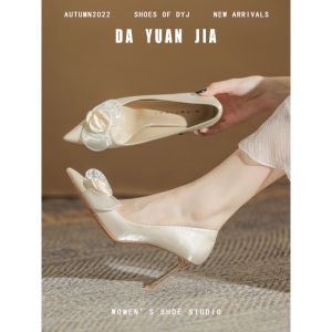 รองเท้าแต่งงานแบบฝรั่งเศส สีขาว รองเท้าส้นสูงดอกไม้สบายแม่บ้านเจ้าสาว เดรส รองเท้า เรียบหรู รองเท้าเดี่ยวปลายแหลมคมสีบริสุทธิ์