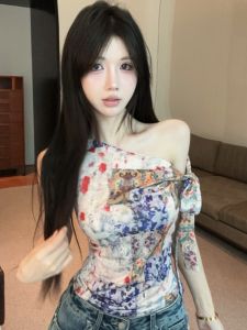 GUZILIAN | Áo thun nữ cổ chữ V in họa tiết retro gợi cảm không đối xứng mùa hè Áo chui đầu tay ngắn thường ngày bằng vải polyester