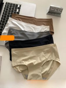 Sloth Girly Simplicity Seamless Ice Silk Underwear Womens Medium and Low Waist Antibacterial Summer Thin Shorts Breathable Briefs