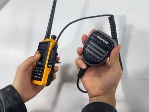 Baofeng Handheld Microphone Speaker MIC for UV-5R UV-B5 BF-888S UV-82 Portable CB Radio Walkie Talkie (Black)