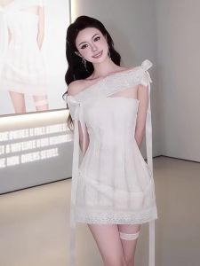 White Lace Embroidery Slant-shoulder Slim Fit Fashion Dress