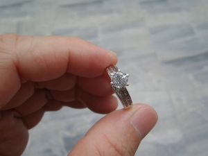 PY Beauty แหวนเพชรแท้ 925 Sterling silver (Natural Diamond) พลอยคริสตัลสวารอฟสกี้ 30 เม็ด น้ำหนัก 0.19 กะรัต เพชรแท้เกรด SI