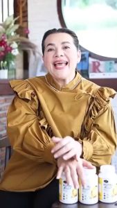 นมผึ้งพี่หนูแหม่ม AWL Royal Jelly 1650 mg.นมผึ้ง 1 กระปุกมี 30 แคปซูล ลดอาการวัยทอง ปวดประจำเดือน ช่วยชะลอวัย