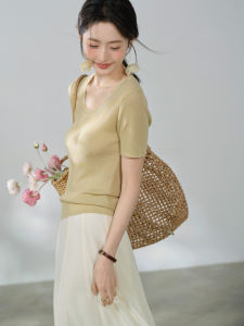 Short Sleeve U-neck Tshirt for Summer Slimming and Cooling