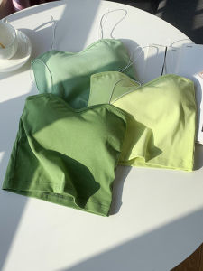 เสื้อกล้ามสายเดี่ยวแบบสั้นสำหรับผู้หญิงเสื้อเกาะอกสีเขียวใส่ด้านในพร้อมฟองน้ำเสริมทรวงอกผ้ายืดเซ็กซี่ ๆ สำหรับฤดูร้อน เดียวกับสีแดง ราคาที่สะดวกสบาย