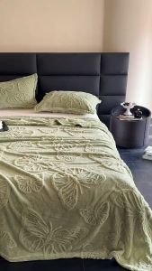 （ผ้าห่มหนา）ผ้าห่มขนแกะ ​5/6/7 ฟุต ผ้าแจ็คการ์ดสามมิติ ไม่ซีดจาง สัมผัสนุ่มละมุ่น อุ่นกว่าผ้านวม นุ่มนิ่ม กันหนาวได้