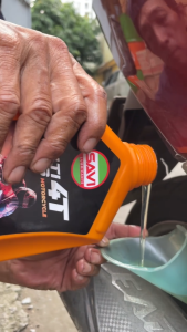 Nhớt Xe Máy Giá Rẻ SAVI 15W40 800ml-1 lít SX Từ Dầu Gốc và Phụ Gia Có Kiểm Định Chất Lượng Dành Cho Xe Số/Tay Ga/Ba Bánh