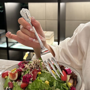 Luxurious Vintage Stainless Steel 316 Carved Leaf Salad Fork And Fish Fork for the Noble British Style Dining Utensils