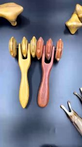 Cây lăn massage toàn thân 3 bánh gai đa năng bằng gỗ thơm dụng cụ diện chẩn
