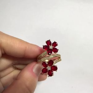 Huitan Charming Flower Ring for Women Inlaid Bright Red Cubic Zirconia Luxury Wedding Party Romantic Accessories Lady Jewelry