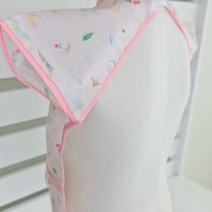 Bumkins ผ้ากันเปื้อน Disney & Sanrio รุ่น Junior Bib สำหรับ 1-3 ขวบ ใช้ทานอาหาร ทำกิจกรรม กันน้ำได้ สินค้าลิขสิทธิ์แท้ 100% จาก Bumkins Thailand